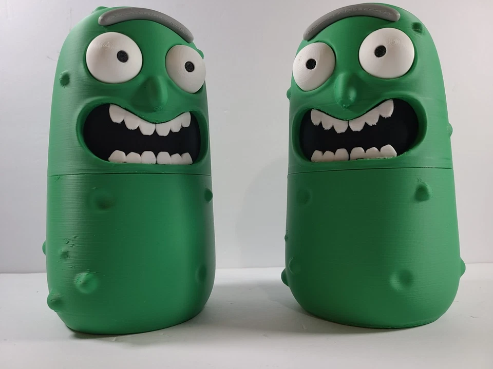 Декоративная колода в стиле Pickle Rick! Вмещает колоду из 100 карт и кости! - Изображение 4 из 4