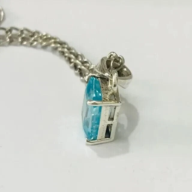 Elegante colgante para mujer de aguamarina simulada de corte esmeralda de 2 quilates enchapado en oro blanco de 14 quilates Foto 3 de 4