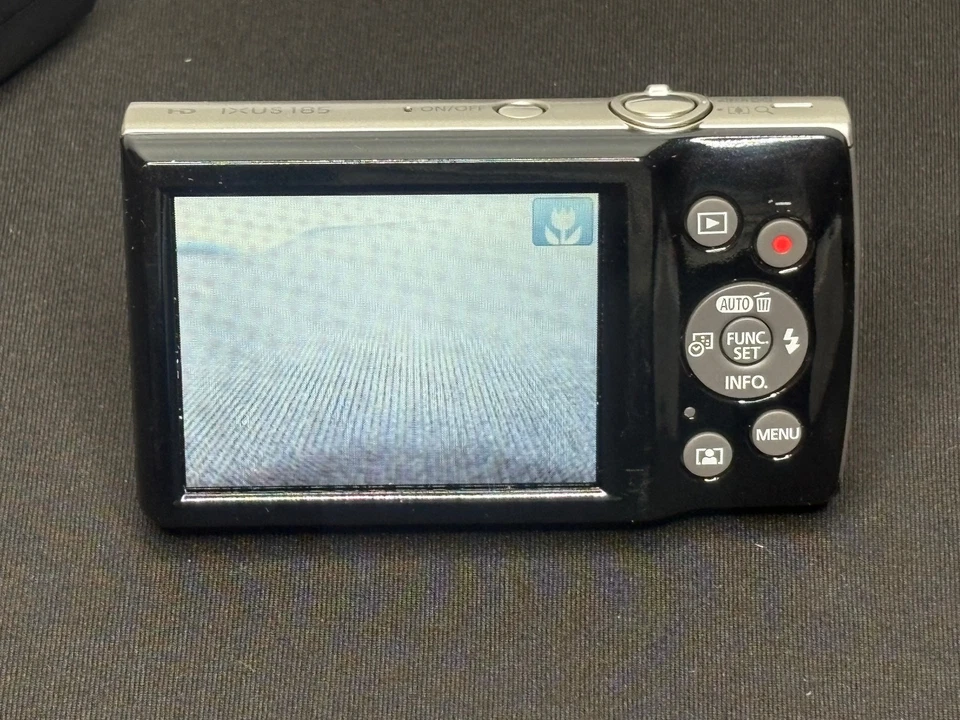 Canon IXUS 185 20MP Compact Digital Camera with Charger - Image 2 of 3