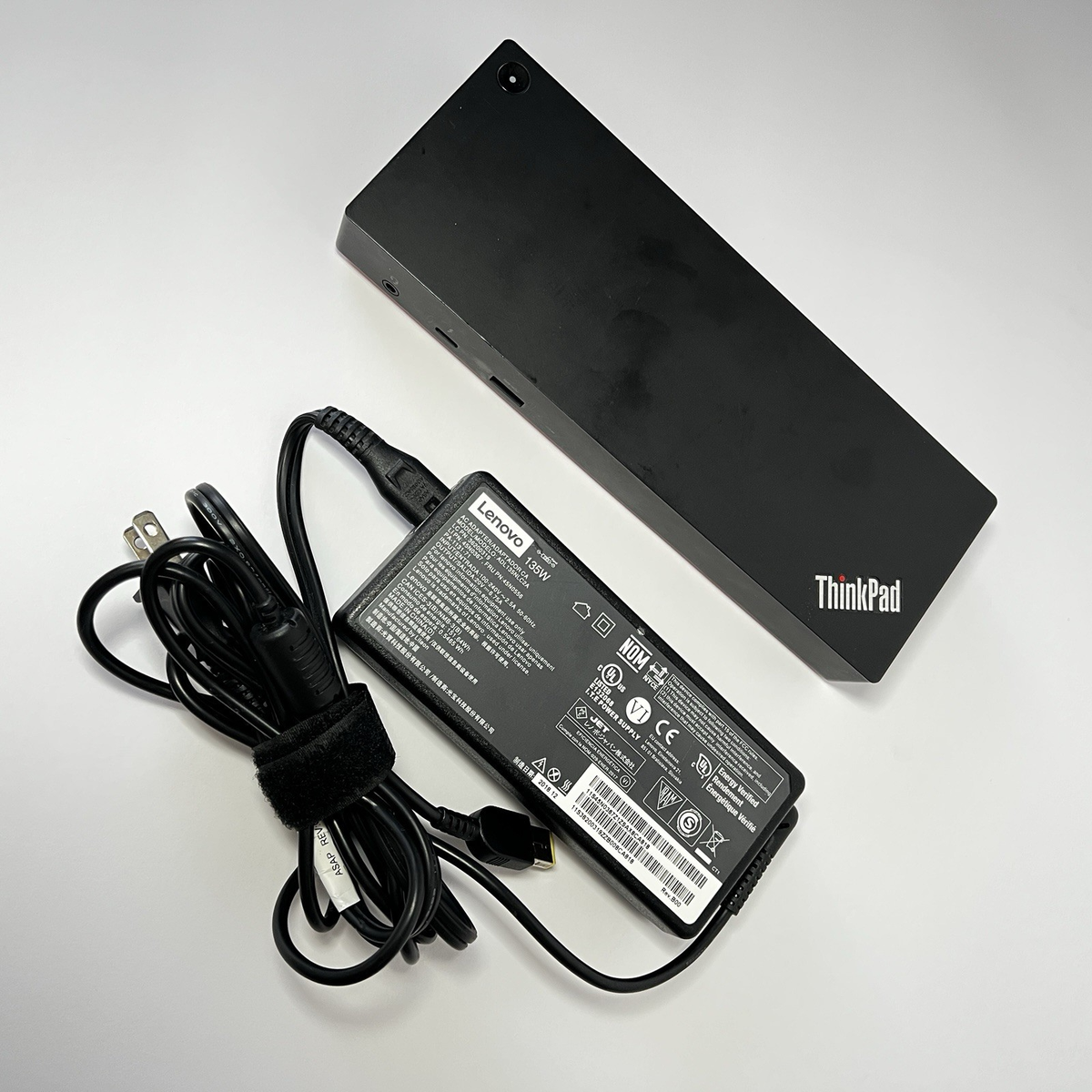 Lenovo ThinkPad Thunderbolt 3 Dock DBB9003L1 / 40AC - 135W