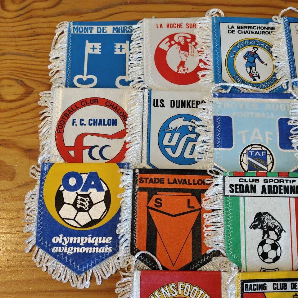 14 Anciens Fanions Tissus Football Clubs Français TBE - Photo 2/4