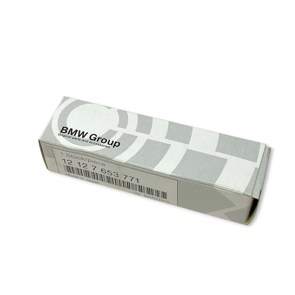 Bujía BMW 12127653771 NGK BKR7EKC se adapta a modelos 1998-2006, original OEM Foto 2 de 4