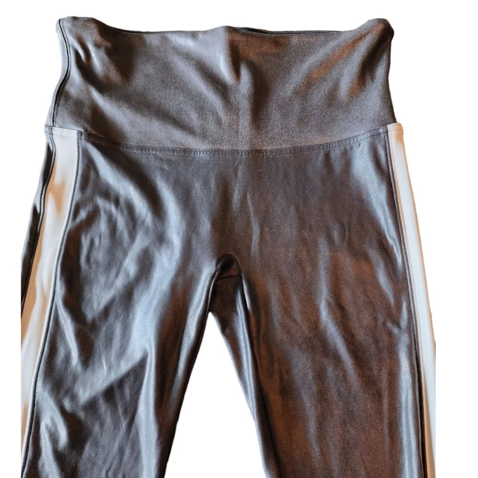 SPANX Leggings Cuero Negro Look Spandex Negro Con Esmoquin Blanco Raya L Foto 4 de 4