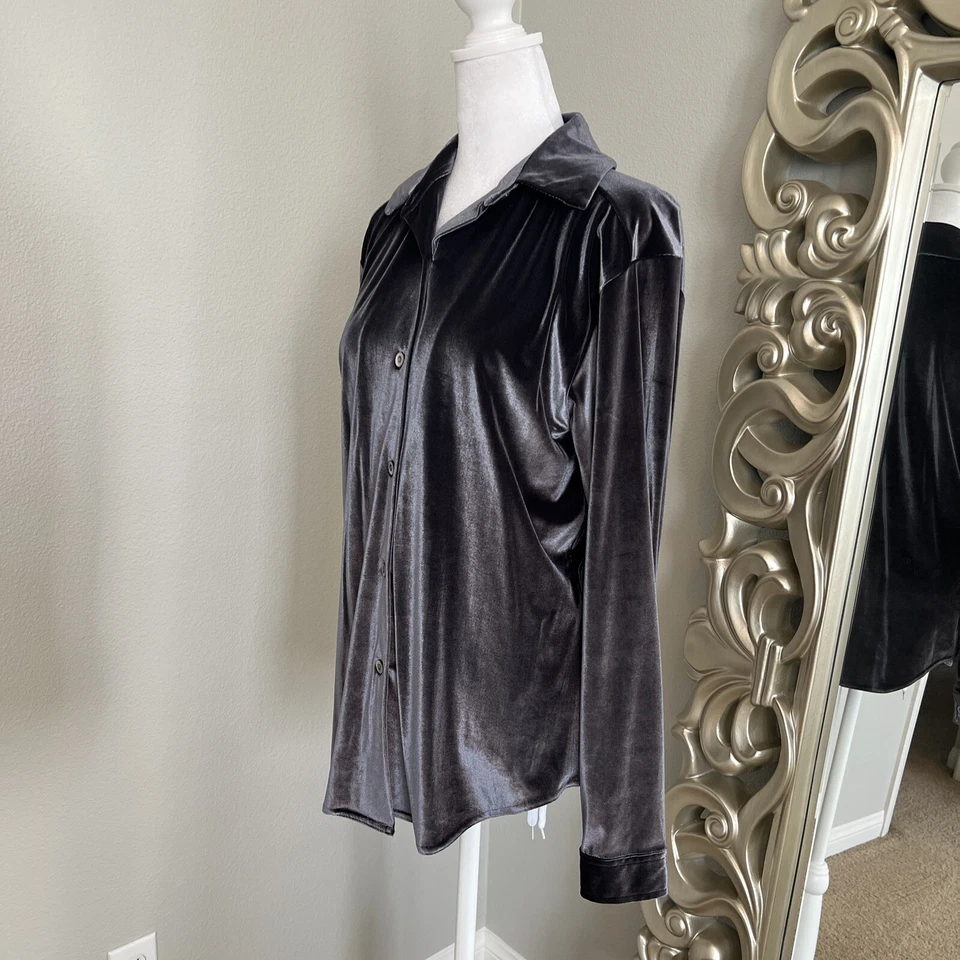 Camisa de mujer Nordstrom gris de terciopelo con botones manga larga talla pequeña Foto 2 de 4