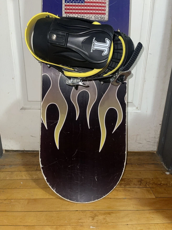 Snowboard vintage Never Summer 163 Flames Mountain Lion Cougar para hombre con fijaciones Foto 2 de 4