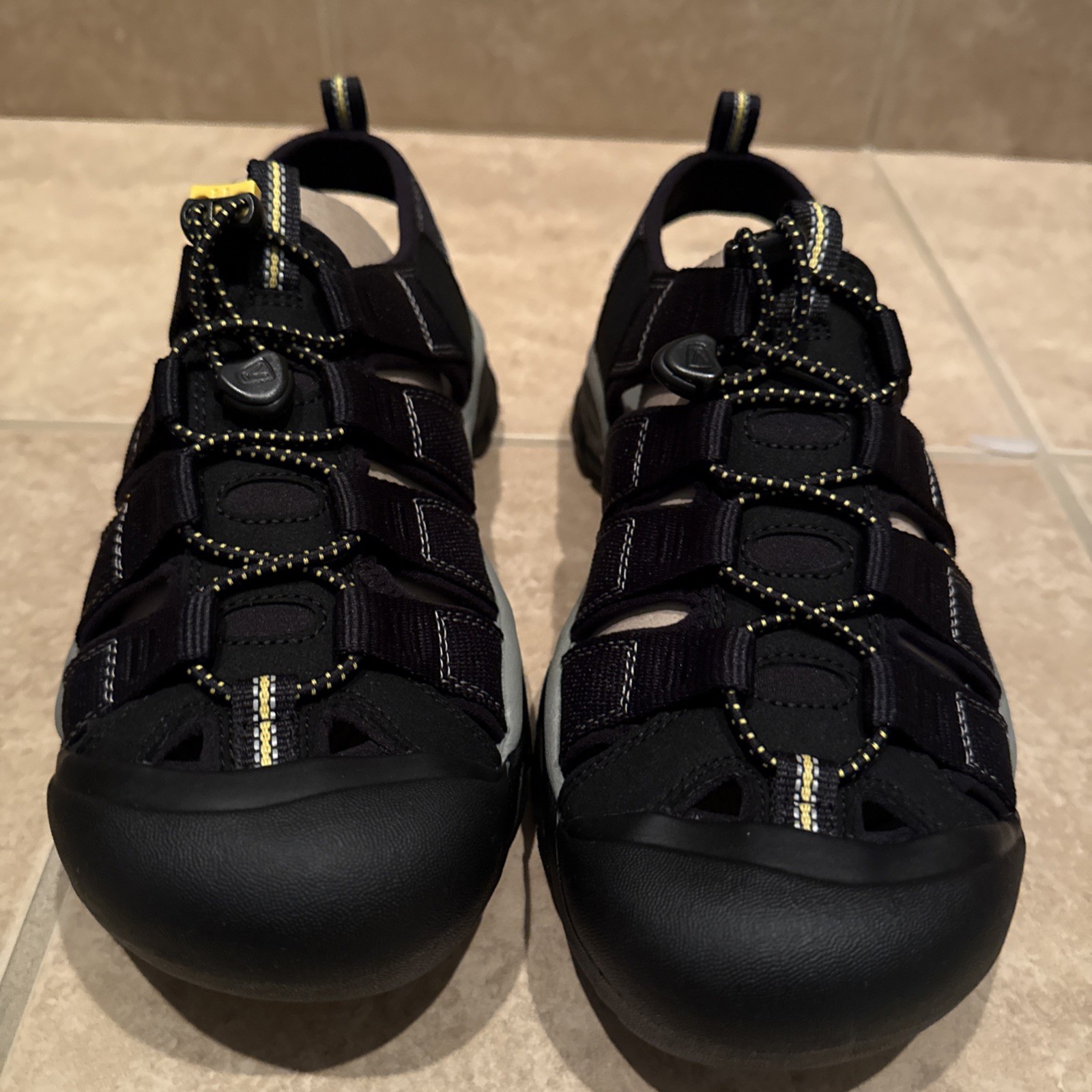 KEEN NEWPORT H2 SANDAL STRAPPY HIKING SHOES BLACK MENS SIZE 9 Wide NEW WITH BOX