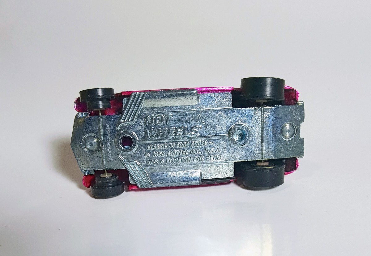 1968 HOTWHEELS REDLINE CLASSIC 36 FORD COUPE HOT PINK MINT