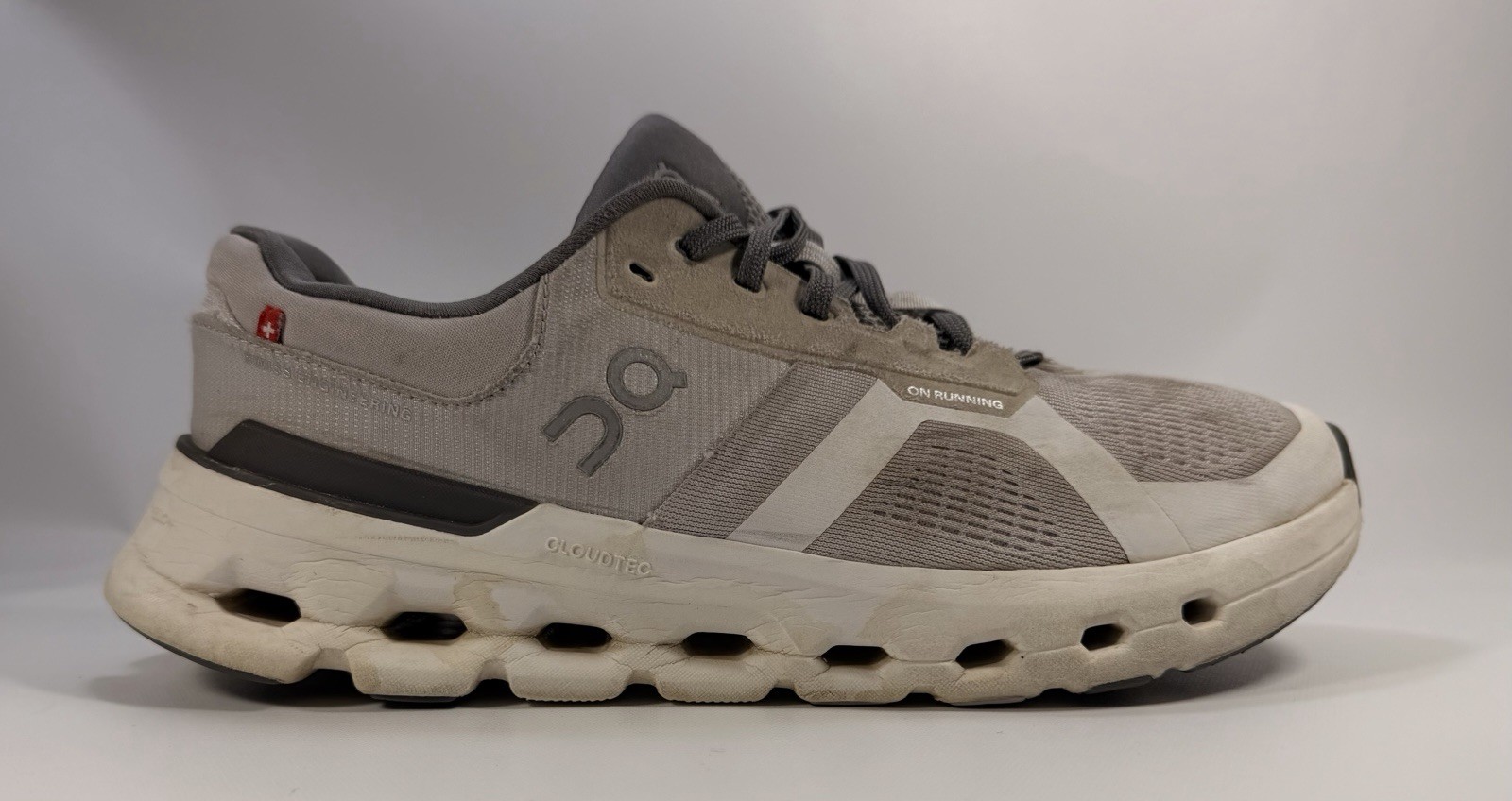 Swiss Engineering Ond Cloud runner 3ME10140622 Me… - image 1