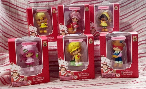 The World Of STRAWBERRY SHORTCAKE 2.5" Mini 6 Figure Set CHEE BEE! cute 80s new!