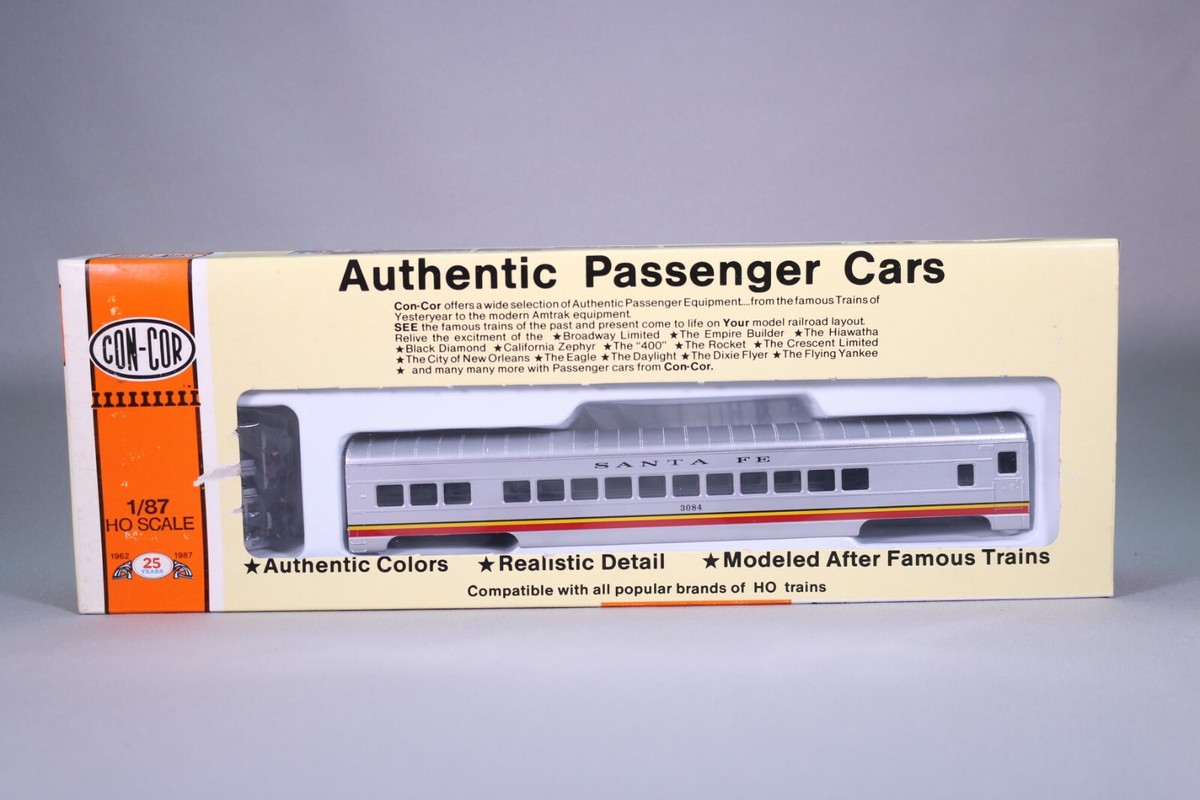 La voiture voyageurs Streamliner de la Santa Fe en miniature Marklin au