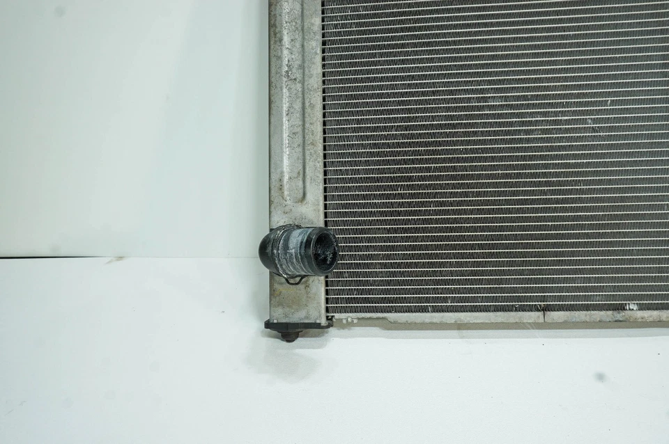 Conjunto de radiador y condensador Infiniti G37 Base AT RWD OEM 09-13 5034 Foto 3 de 4