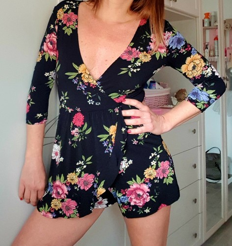 Tutina tuta corta donna nera floreale tg s bershka nuova | eBay