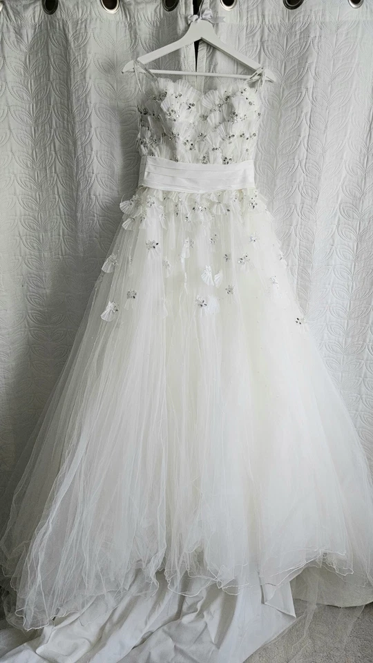 Stunning fairytale Justin Alexander wedding dress - Image 4 of 4