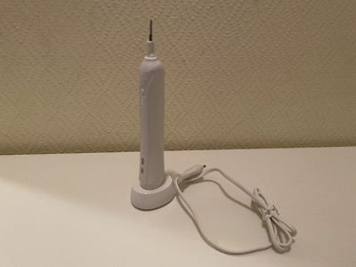 Oral-B Pro 3756 Professional Care Rechargeable Toothbrush