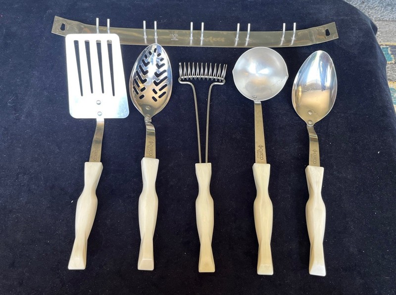 CUTCO 6 Piece Utensil Set With Wall Hanger  Used vintage Pearl handle 