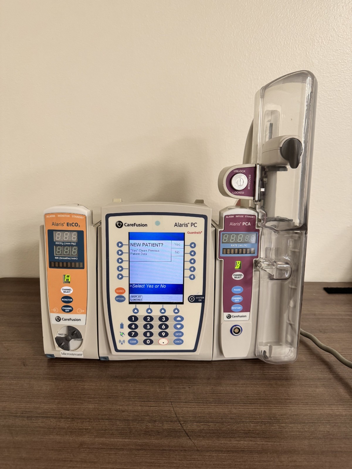 CARE FUSION ALARIS PC 8015 With EtCO2 8120 And PCA  8300 Modules