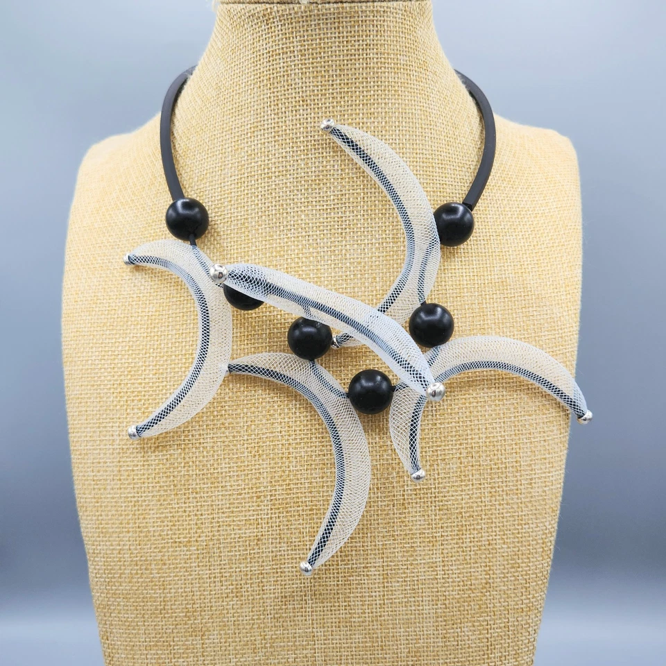 NUEVO CON ETIQUETAS Christina Brampti Desordenado Blanco y Negro Malla Pico Media Luna Collar 18" Foto 4 de 4