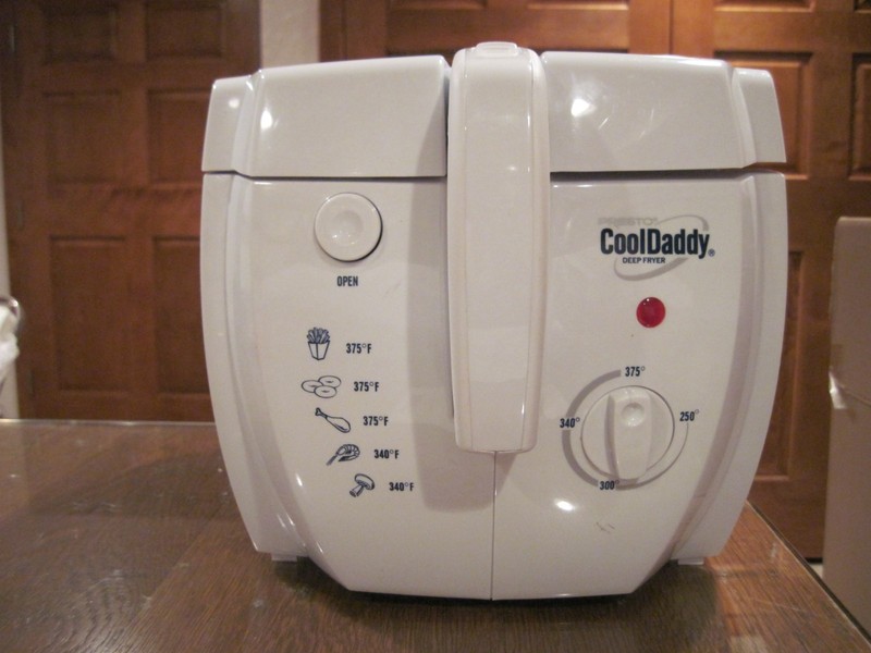 Presto CoolDaddy Cool-touch Deep Fryer - Model #0544306 New