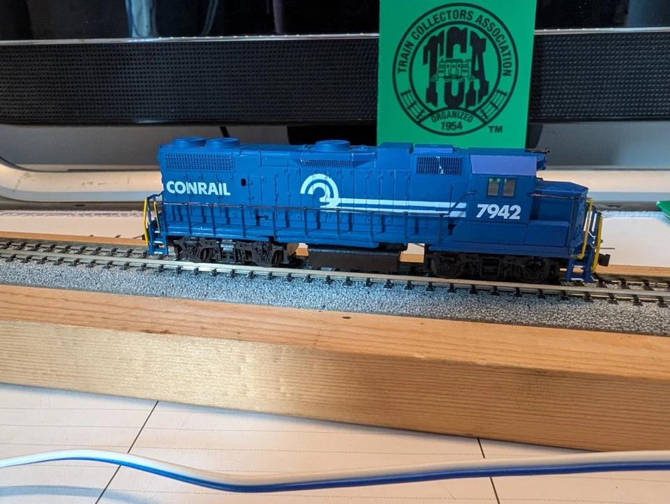 Life Like N Scale Conrail GP38 Dummy Unit - Image 3 of 4