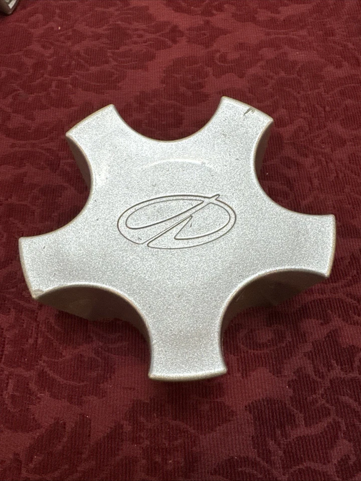 OLDSMOBILE INTRIGUE 98-00 SILHOUETTE 01-03 TAPAS CENTRALES PLATEADAS - JUEGO 4 - 9593054 Foto 4 de 4