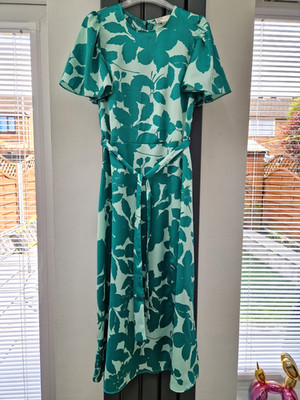 BNWT Friends Like These Green Floral Satin Dress, Belt & Front Side Split  Sz 10
