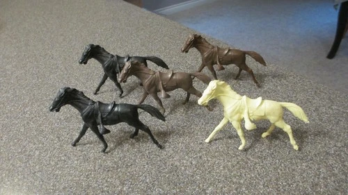 5 VINTAGE MARX FORT APACHE, CAPTAIN GALLANT PLAYSET HORSES 54MM