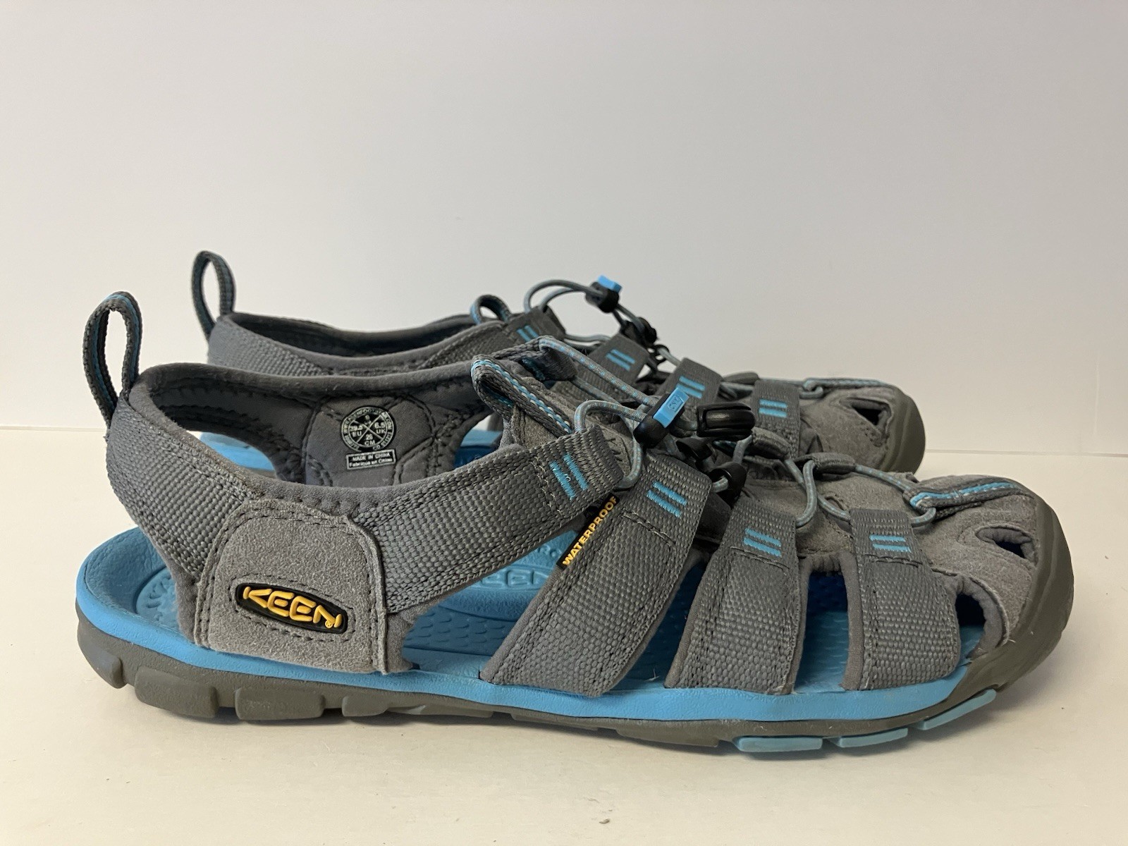 Keen Clearwater CNX Sandals Gray & Blue Women’s 9 Hiking Outdoor EUC