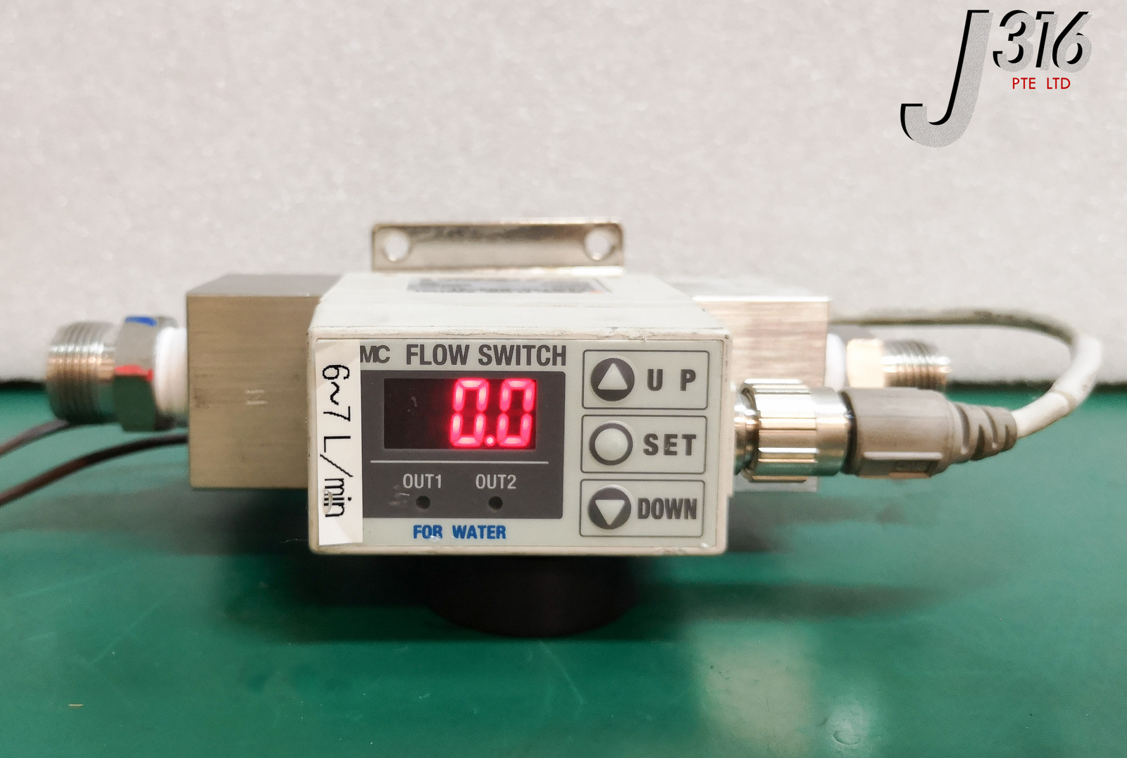 14299-smc-digital-flow-switch-pf2w720-n03-27-ebay
