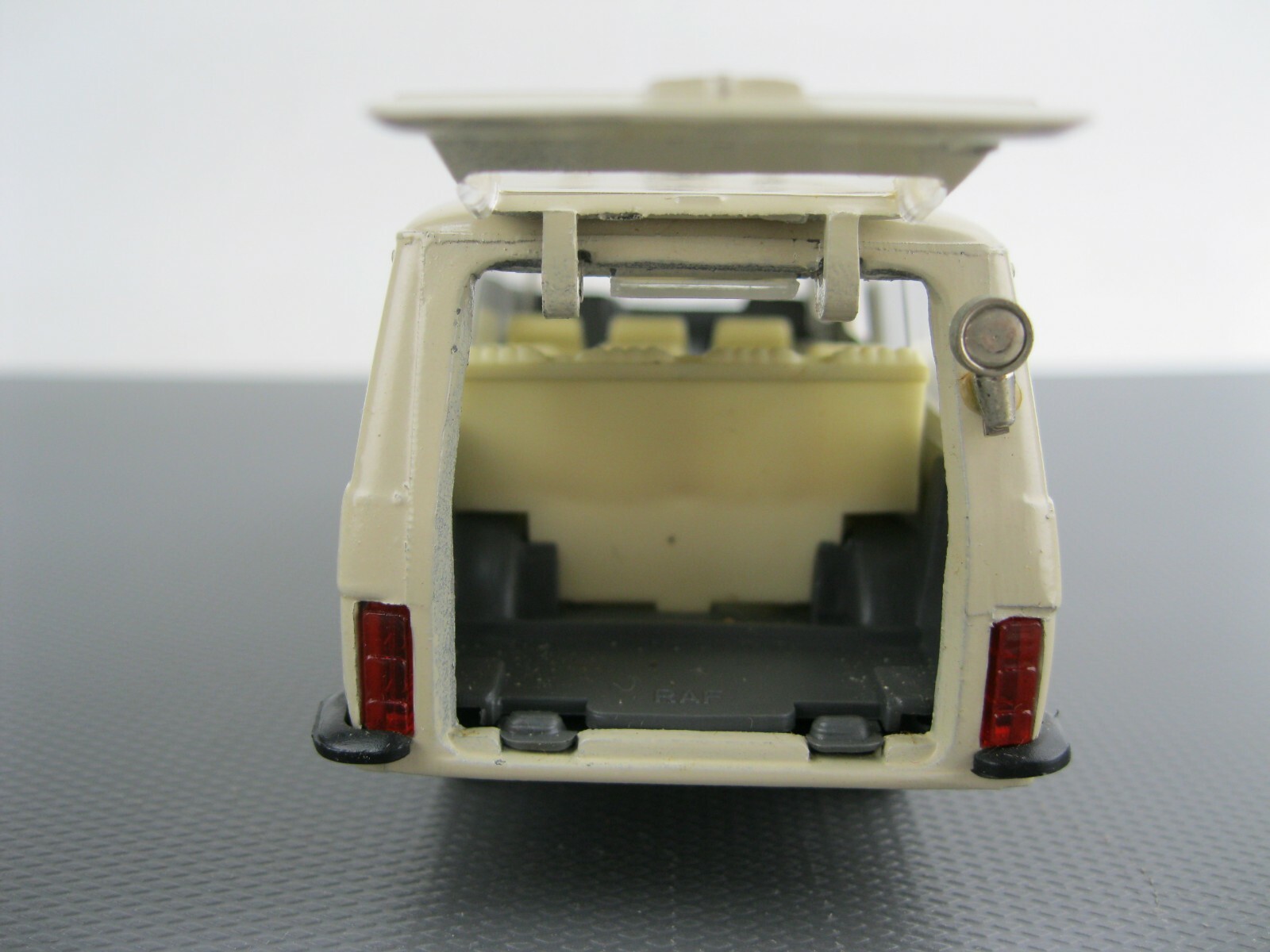 RAF 2203 CCCP Urss Russie 1/43 EUR 49,95 - FR