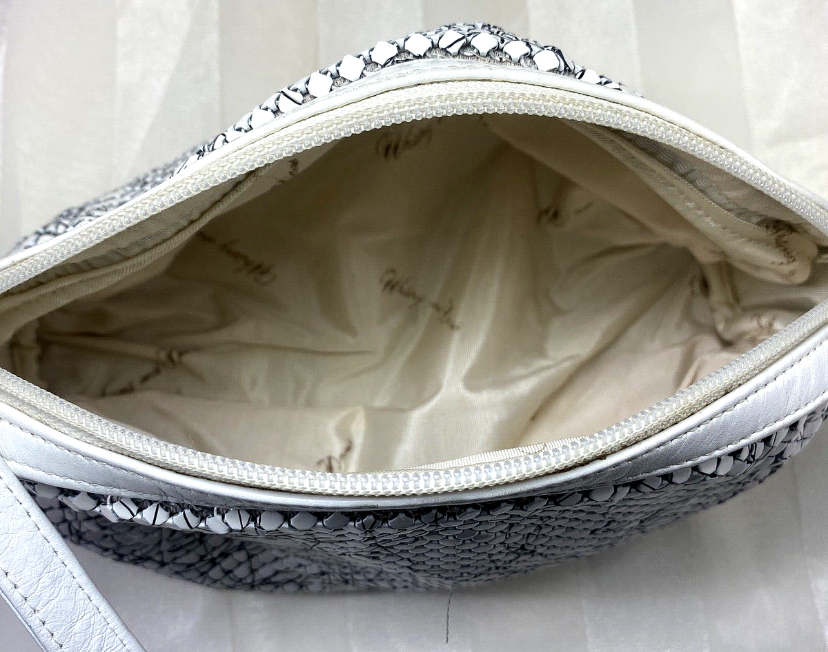 バッグ WHITIN & Davis. Bag Vintage 90's Whiting and Davis White W/Black Accents Mesh