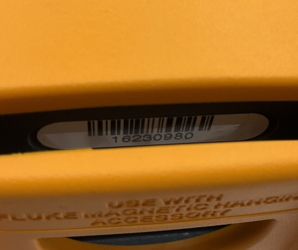 Fluke 117 True RMS Multimeter with Carrying Bag