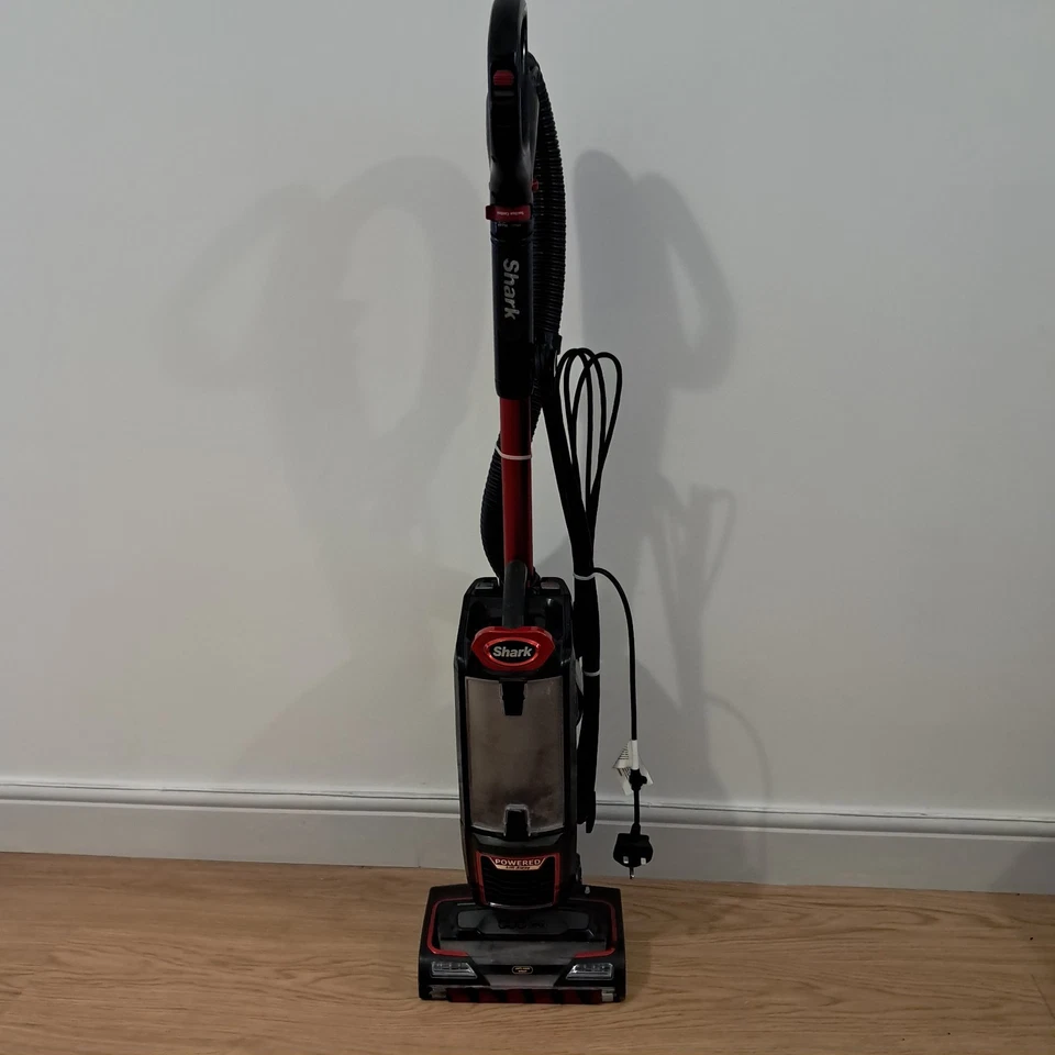 SHARK  ANTI HAIR WRAP UPRIGHT PET VACUUM CLEANER LIFT AWAY NZ801UKTSB 40 - Image 2 of 4