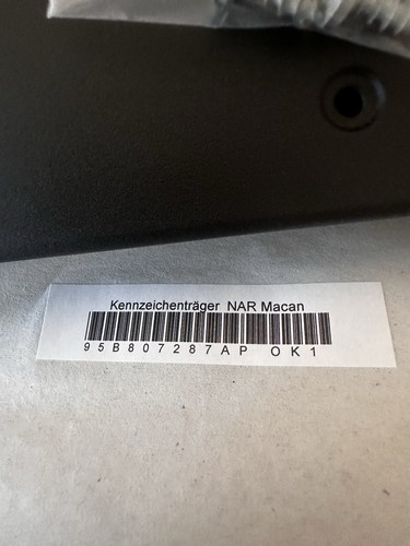 OEM Porsche License Plate Mount Bracket 2022-2024 Macan S GTS 4 Electric S95B - 第 4/5 張圖片