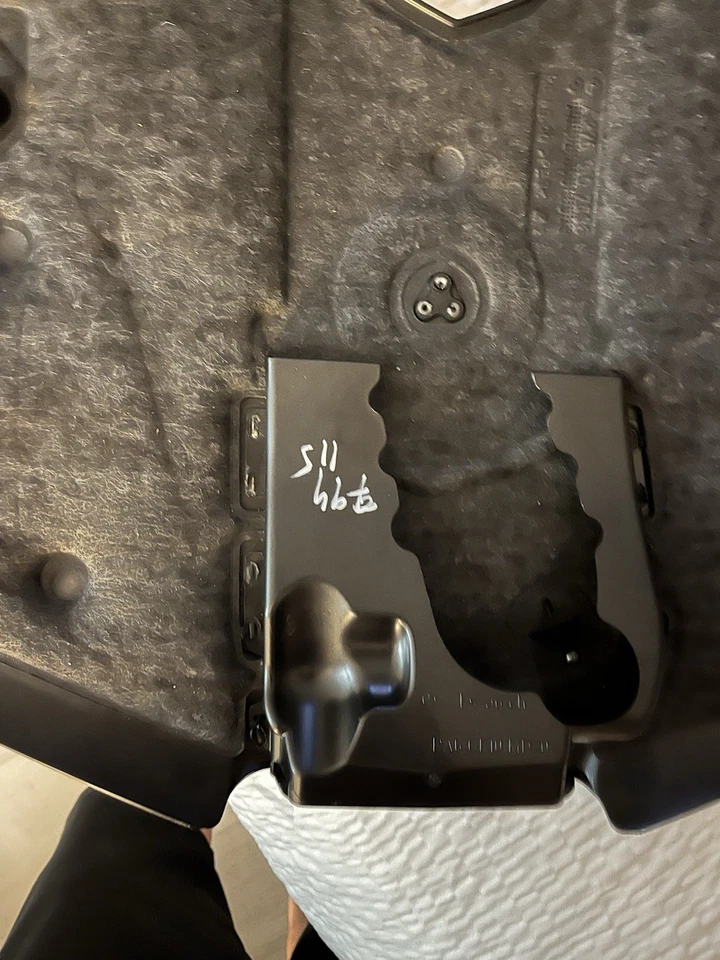 Protector de cubierta de motor 16-20 MERCEDES-BENZ C43 E43 GLC43 3,0 L AMG W205 A2760108612 Foto 3 de 4