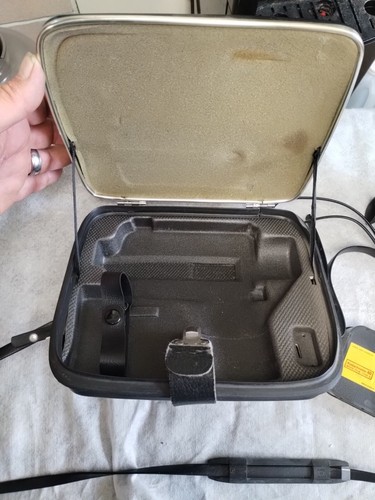 VINTAGE CANON ZOOM 250 SUPER 8 CAMERA WITH CASE + 2 Film PARTS ONLY NOT WORKING - Picture 2 of 14