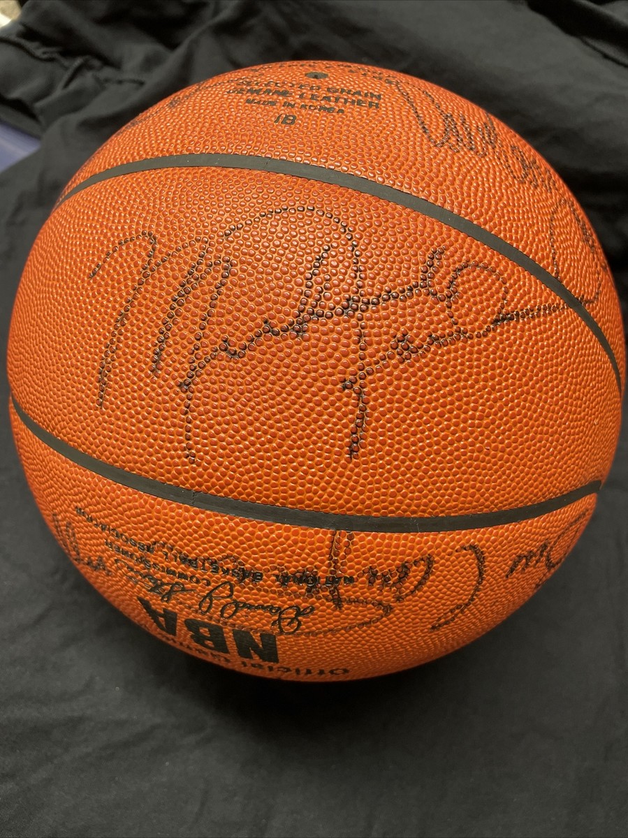 1988-89 CHICAGO BULLS TEAM SIGNED NBA BASKETBALL MICHAEL