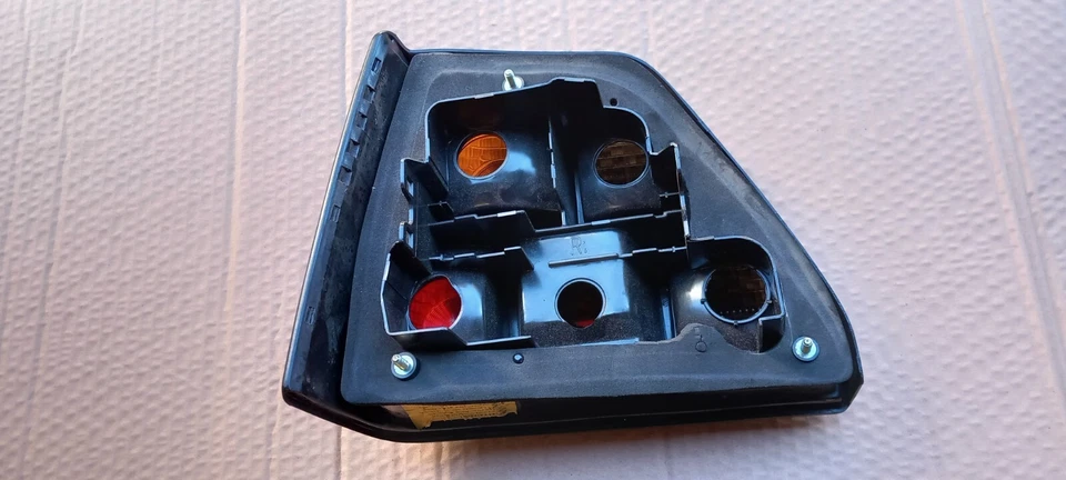 Faro Posteriore Destro Nero 53389R23-6R0142773 Per VW Golf II - Immagine 2 di 4