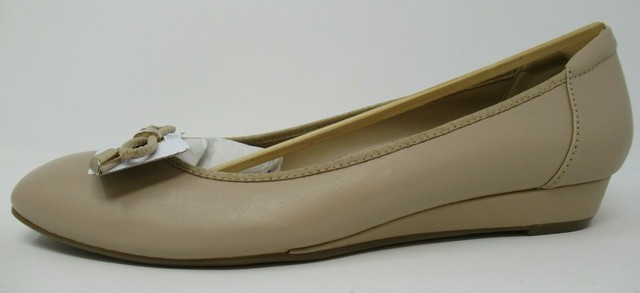 naturalizer women's dove wedge pump