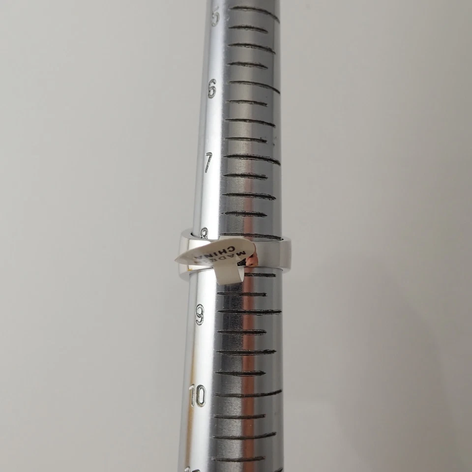 时尚实验室创建的红宝石带 CZ 口音银色 8 码厚戒指 — 第 3/4 张图片