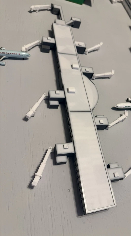 1/400 Gatwick North Terminal Concourse (8 Gates) - Image 2 of 4