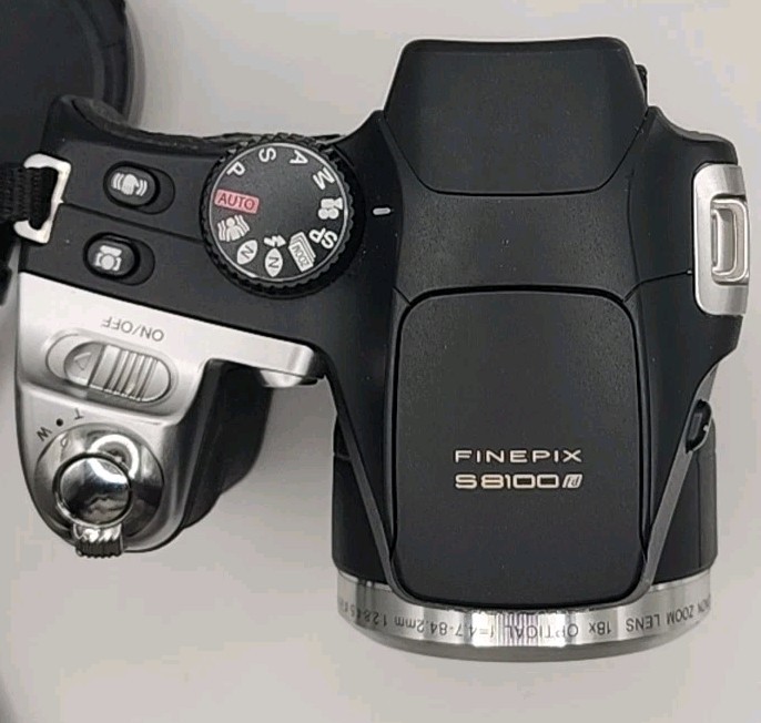 Fujifilm FinePix S8000fd 8.0MP Digital Camera 18X Zoom Black