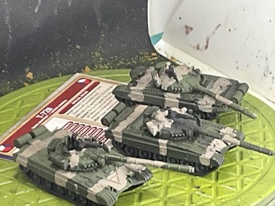 15mm  Painted Soviet T-72B Tank Plt . Camouflaged. Resin w/Card
