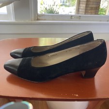 Salvatore Ferragamo Black Suede Patent Leather on Toe Pump Shoe in size 9AA