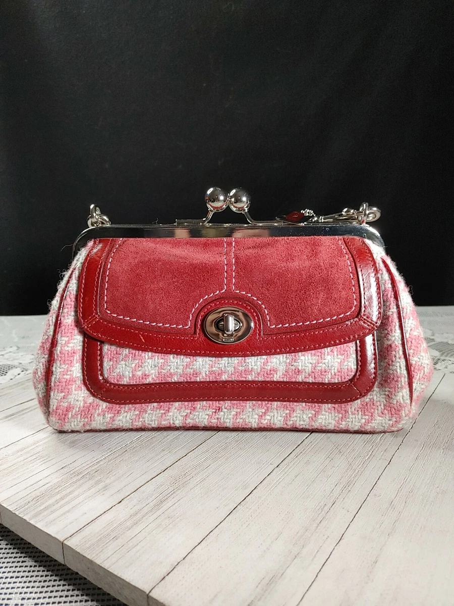 Maroon handbag shop