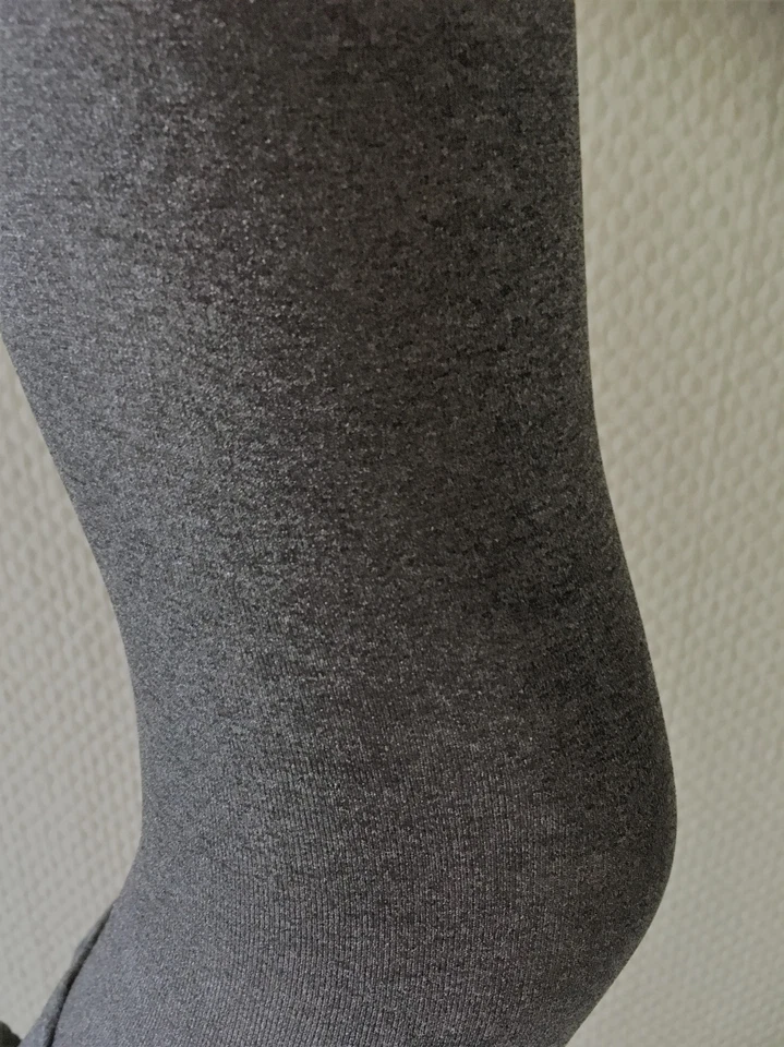 Blickdichte Strumpfhose Glossy, 40 den, Microfaser, Farbe, grau Größe: 40-42 - Bild 3 von 4