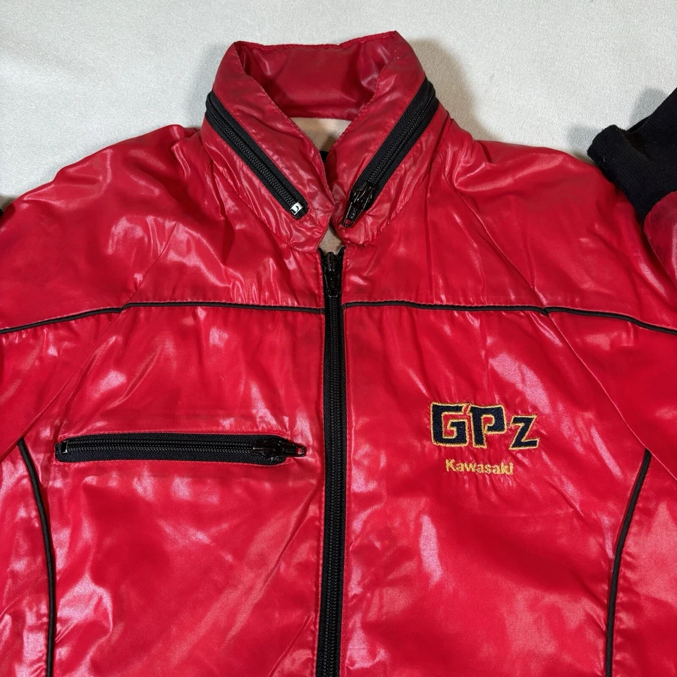 Chaqueta de satén vintage GPZ Kawasaki Swingster Bomber adulto Xs roja años 70 para hombre EE. UU. Foto 3 de 4