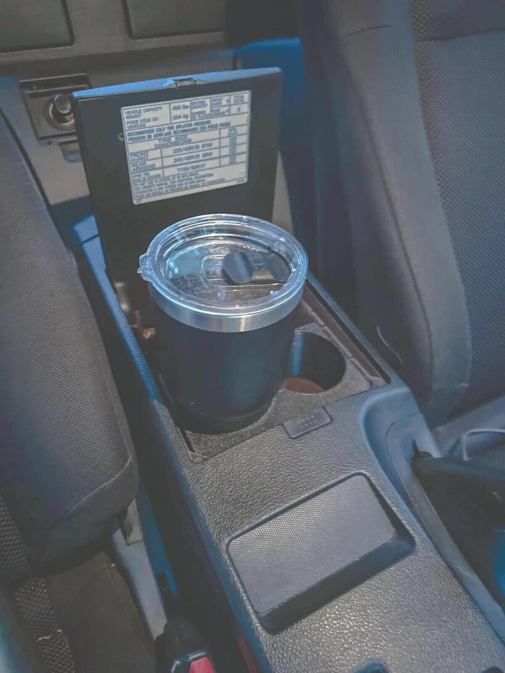 Inserto portavasos para Nissan 350z 2003-2005 - Se adapta a latas Yeti, Millwaukee de 32 oz Foto 2 de 2