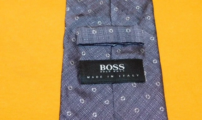 CORBATA DE DISEÑO HUGO BOSS GRIS/GRIS CLARO/PUNTOS BLANCOS MOTIVO SEDA/VISCOSA - CORBATAS DE DISEÑO. Foto 3 de 3
