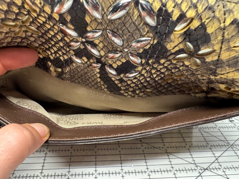 Bolso de hombro Michael Kors Tina mediano de piel de serpiente detalles plateados correa de cadena Foto 4 de 4