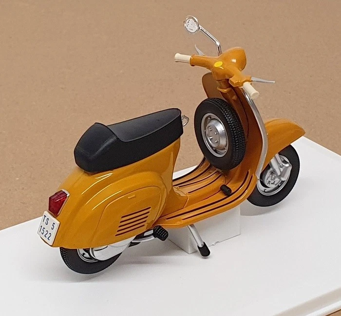 Norev 1/18 Scale 182080 - Vespa 50 N Scooter Motorbike - Positano Yellow - Image 2 of 4